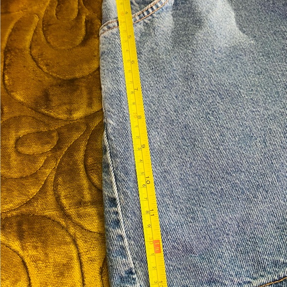 Vintage 90s Levi mid thigh shorts relaxed fit - Picture 6 of 6